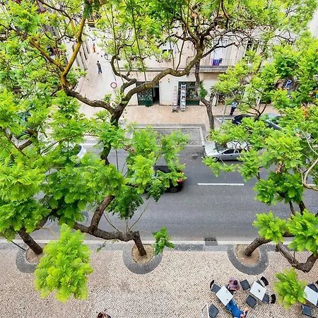 La Petit Maison Hotel *