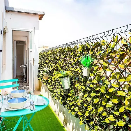 La Petit Maison Hotel