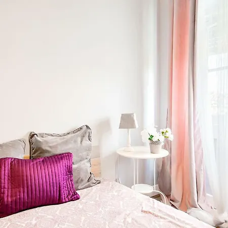 La Petit Maison Apartment *